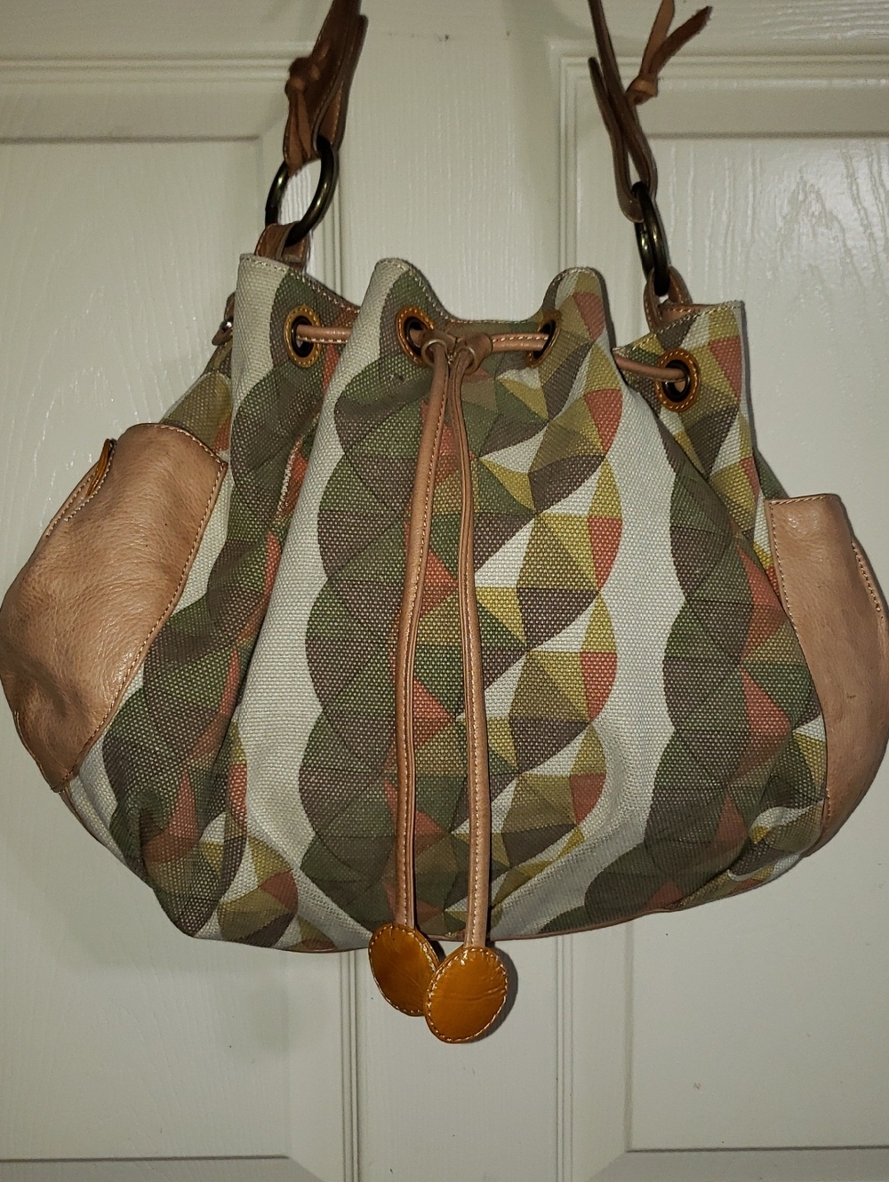 HAYDEN HARNETT MULTICOLOR GEOMETRIC PRINT TAN LEATHER HOBO BUCKET BAG